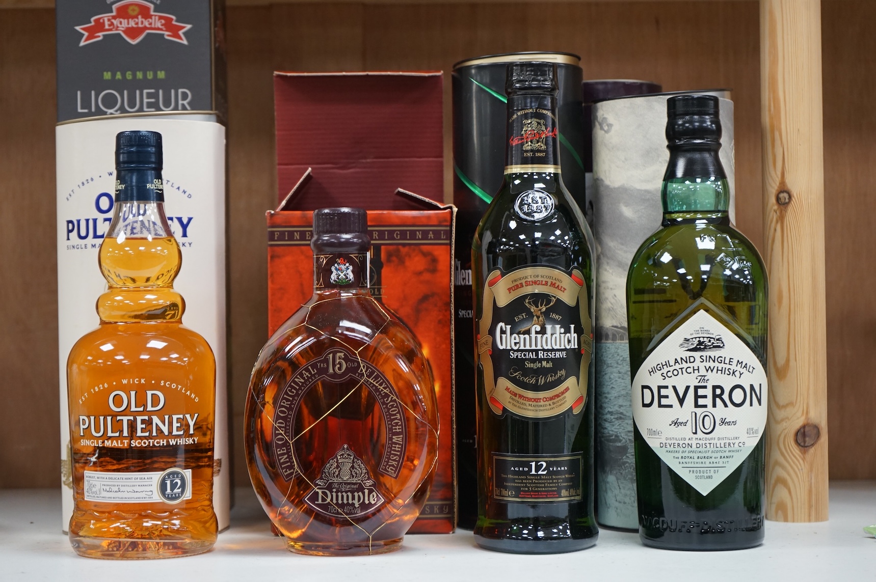 Six bottles of whisky to include Liqueur de Poire, Glenfiddich and Dimple